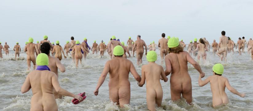 Blote nieuwjaarsduik